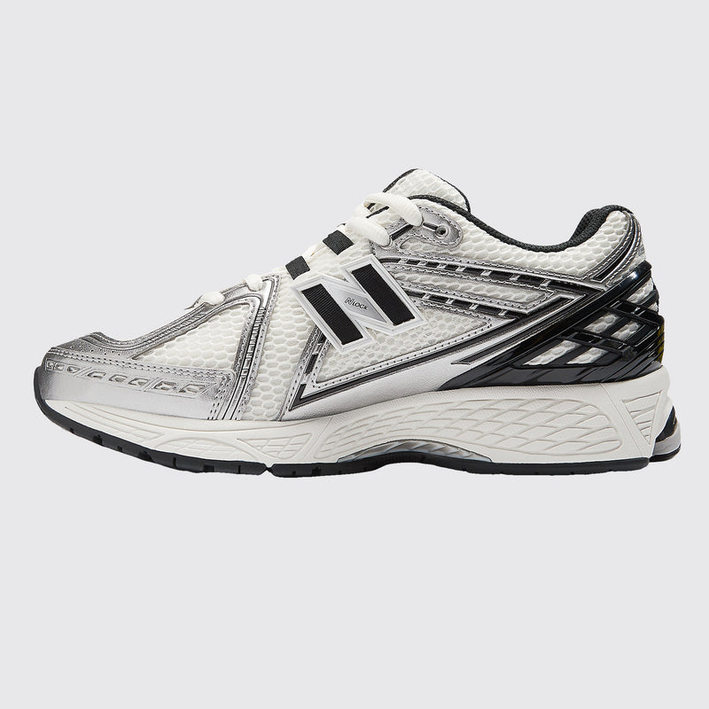 New Balance 1906R Silver Metallic Black Sneaker – Seitenansicht