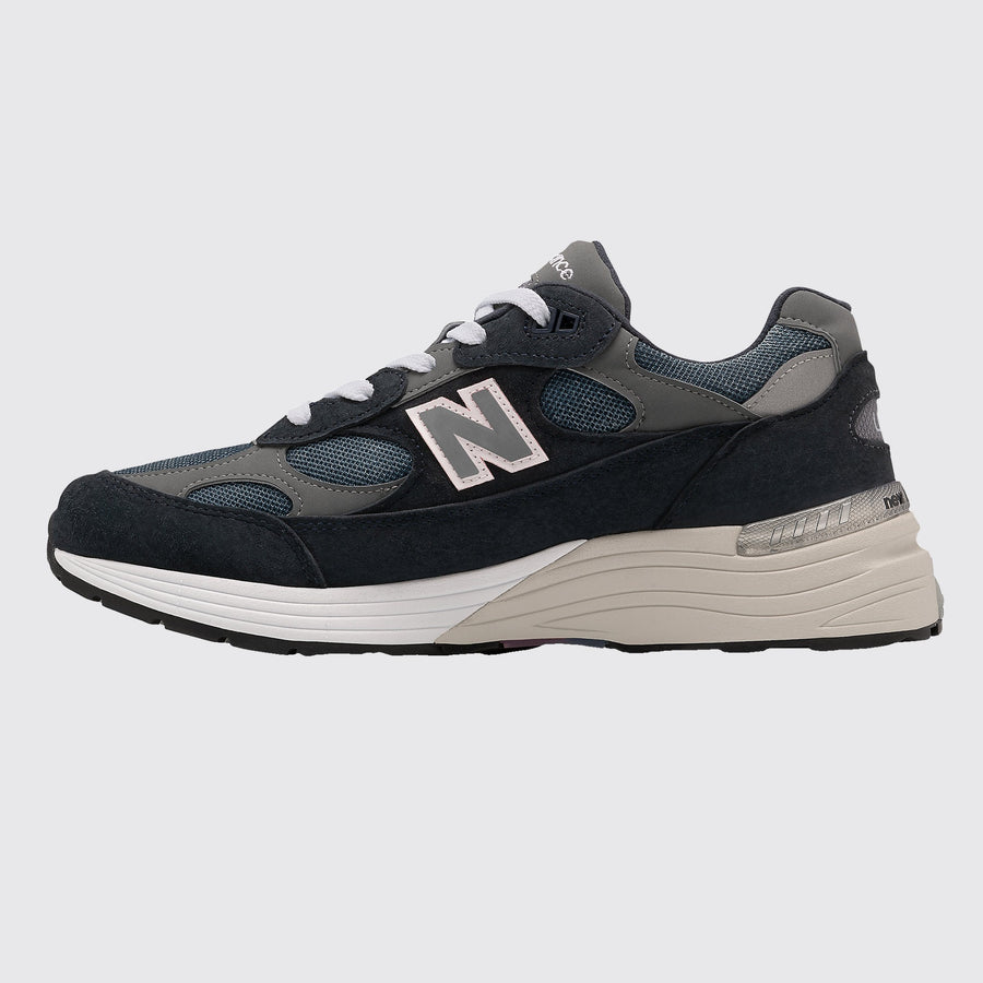 New Balance 992 Navy Grey sneaker – side view