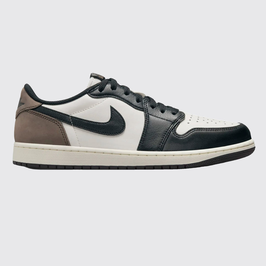 Air Jordan 1 Low OG Mocha basket – vue de l'autre côté