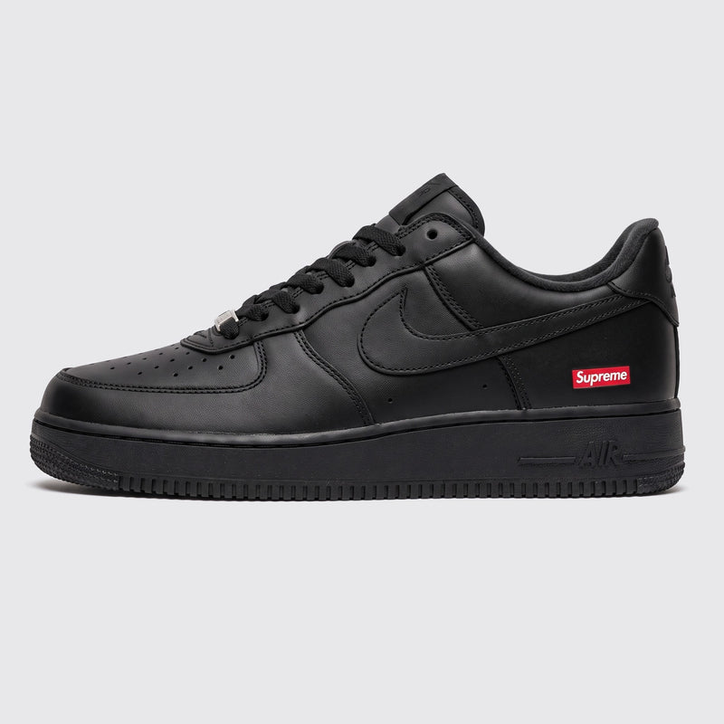 Supreme x Nike Air Force 1 Low Black sneaker – side view