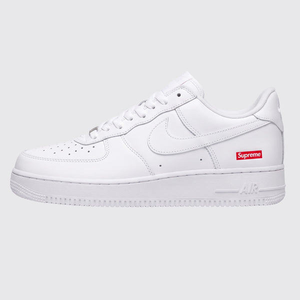 Supreme x Nike Air Force 1 Low White sneaker – side view