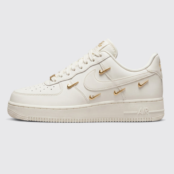 Nike Air Force 1 '07 LX Mini Swoosh Gold de Mujer zapatilla – vista lateral