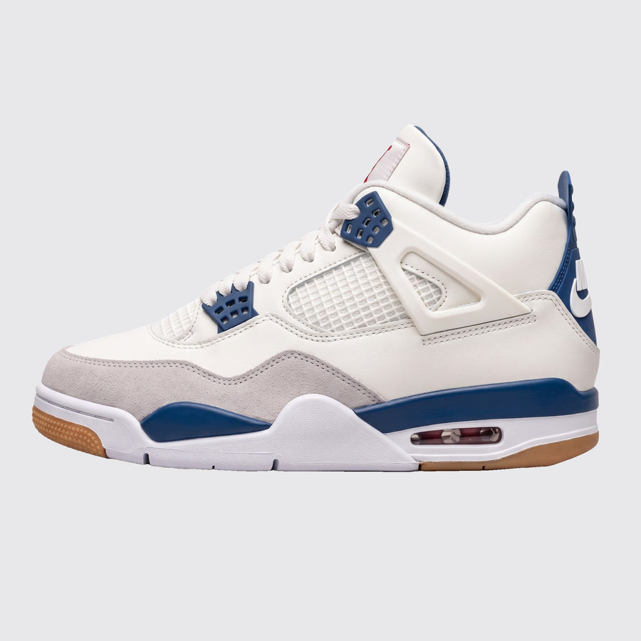 Nike SB x Air Jordan 4 Navy sneaker – side view