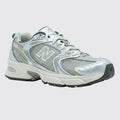 New Balance 530 Silver White Khaki Sneaker – Dreiviertel-Vorderansicht