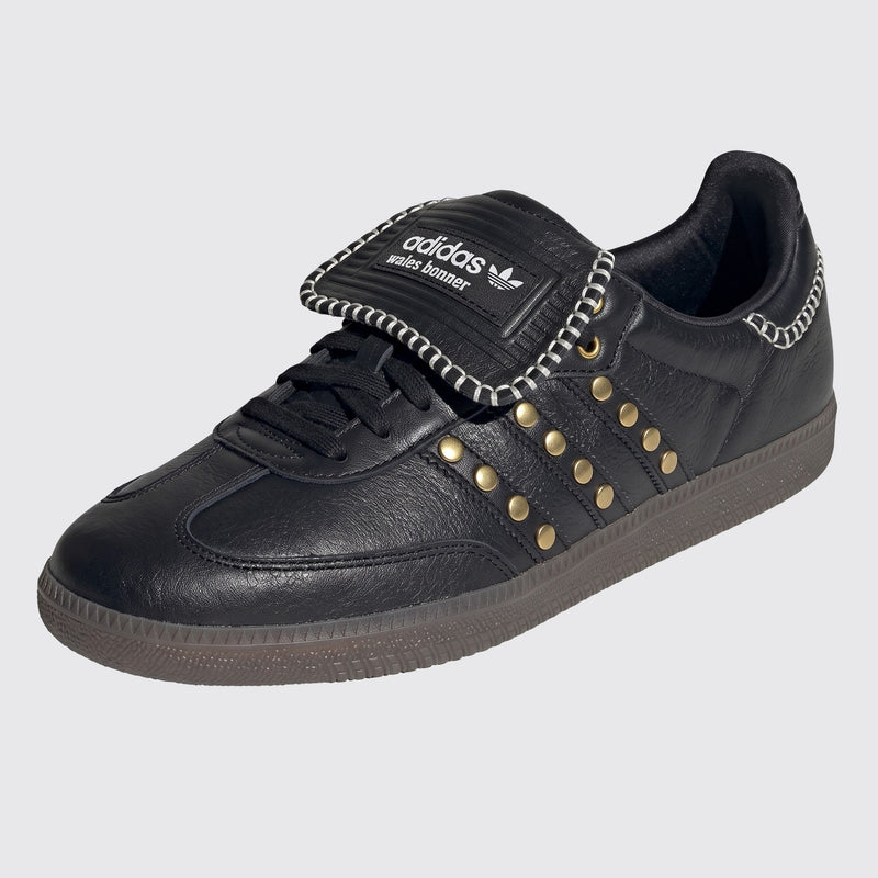 Zapatilla Wales Bonner x Adidas Samba Studded Black – vista frontal de tres cuartos