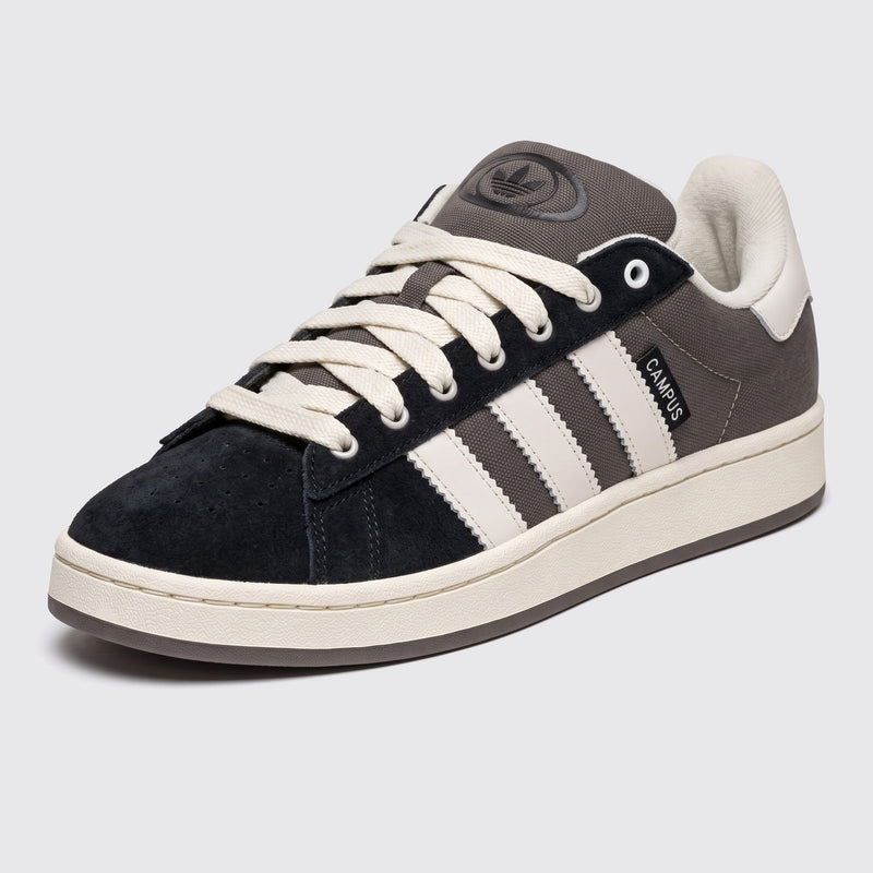 Adidas Campus 00s Charcoal Black White zapatilla – vista frontal tres cuartos