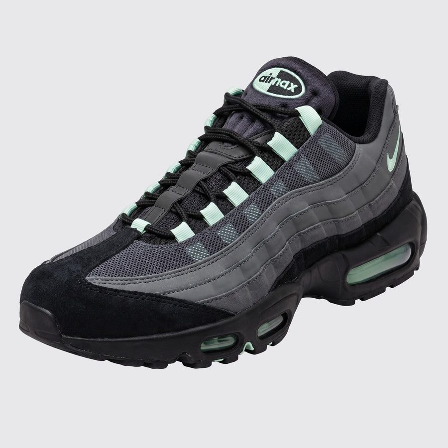 Nike Air Max 95 Vapor Green sneaker – front three-quarter view