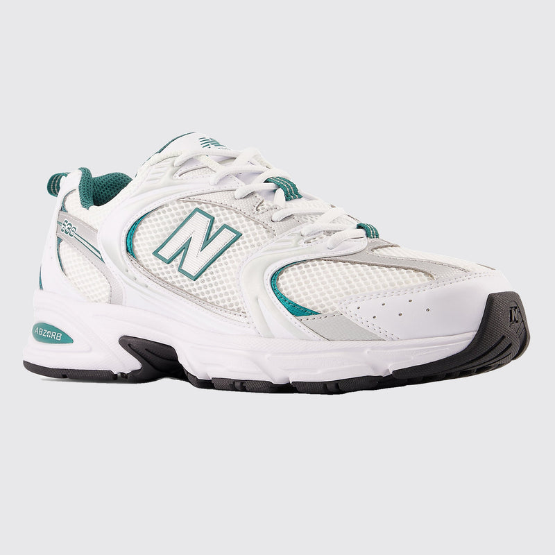 New Balance 530 White Silver Green zapatilla – vista frontal 3/4