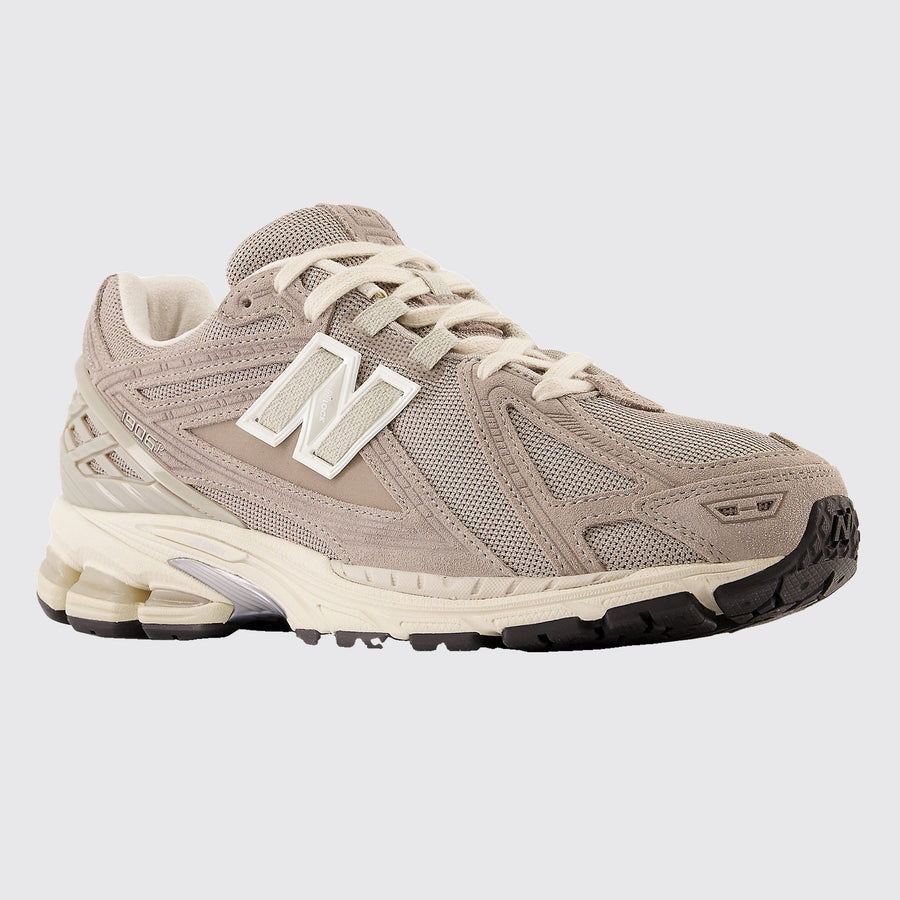 New Balance 1906R Elephant Grey Bone Sneaker – Dreiviertel-Vorderansicht