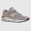 New Balance 991v2 Made in UK Dove Alloy Sneaker – Dreiviertel-Vorderansicht