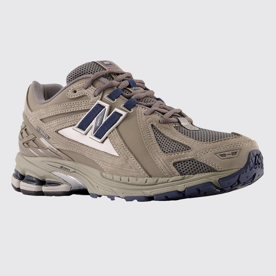 New Balance 1906R Castlerock Natural Indigo basket – vue avant 3/4
