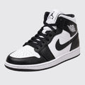 Air Jordan 1 Mid Panda Sneaker – Dreiviertel-Vorderansicht
