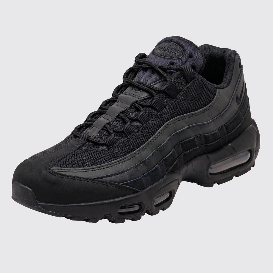 Nike Air Max 95 Essential Triple Black sneaker – front three-quarter view