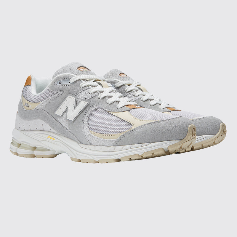 New Balance 2002R Concrete Grey sneaker – front three-quarter view
