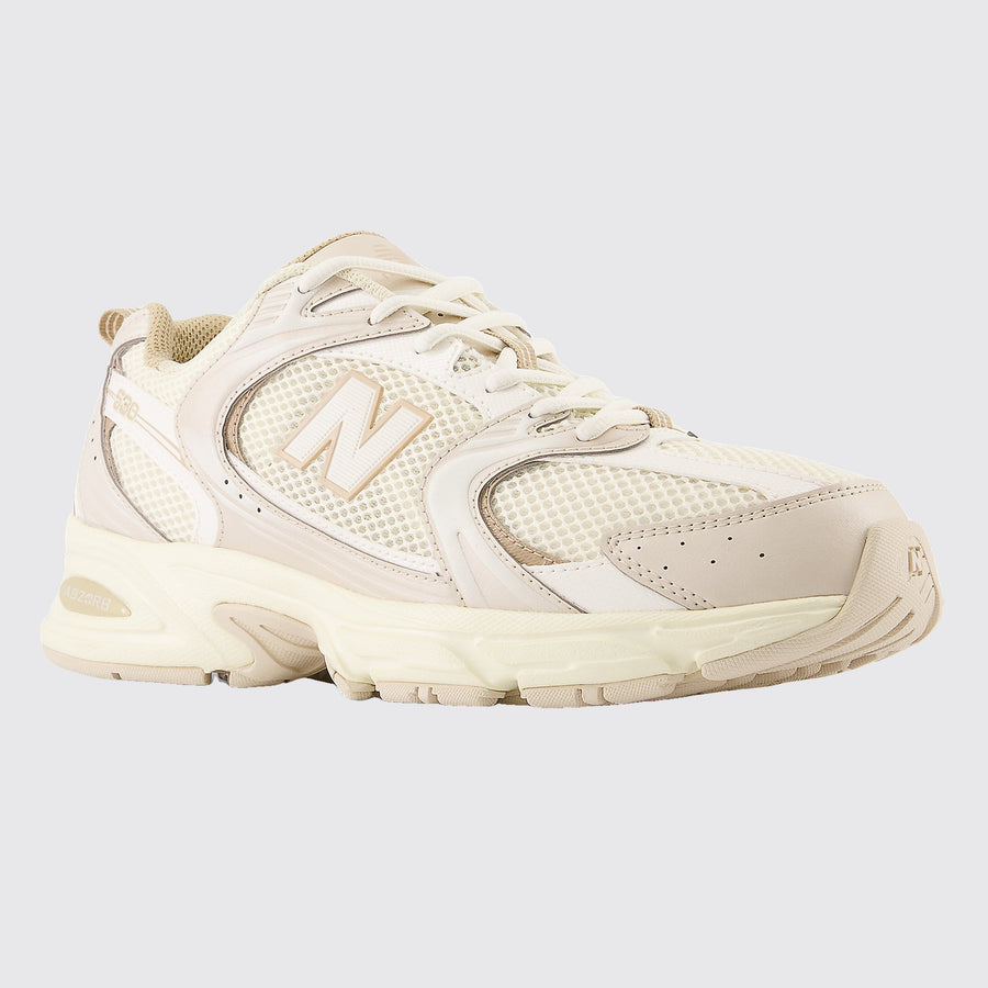 New Balance 530 Beige Angora Sneaker – Dreiviertel-Vorderansicht