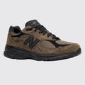 JJJJound New Balance 990v3 Made in USA Brown Black Sneaker – Dreiviertel-Vorderansicht