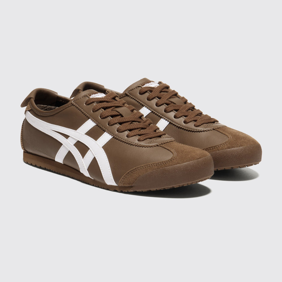 Onitsuka Tiger Mexico 66 Brown Storm White Sneaker – Dreiviertelansicht des Paares von der anderen Seite