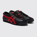 Onitsuka Tiger Mexico 66 Black Classic Red Sneaker – Dreiviertelansicht des Paares von der anderen Seite