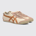 Onitsuka Tiger Mexico 66 Birch Rust Orange Sneaker – Dreiviertelansicht des Paares von der anderen Seite