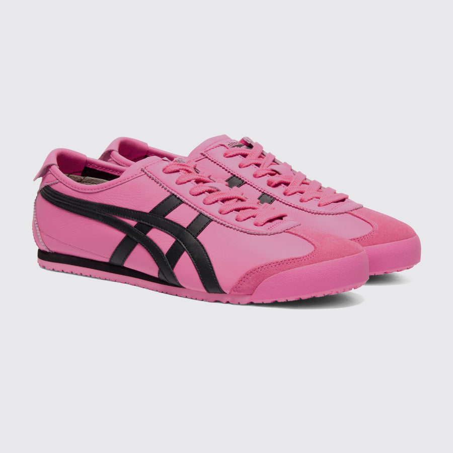 Onitsuka Tiger Mexico 66 Dragon Fruit Black Sneaker – Dreiviertelansicht des Paares von der anderen Seite