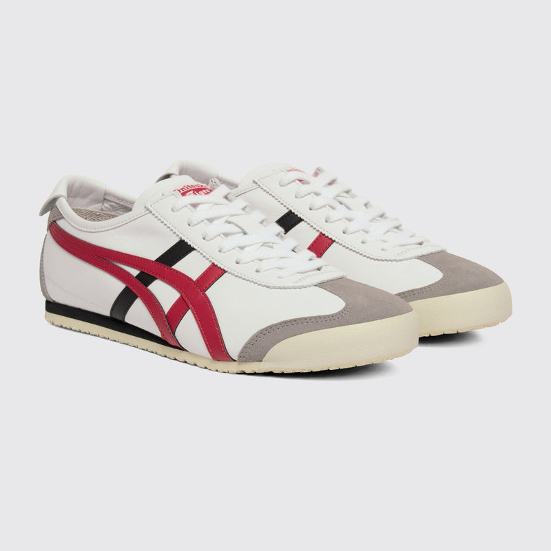Onitsuka Tiger Mexico 66 White Classic Red Sneaker – Dreiviertelansicht des Paares von der anderen Seite