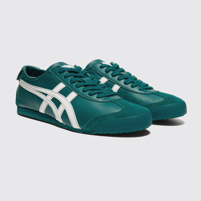 Onitsuka Tiger Mexico 66 Spruce Green White Sneaker – Dreiviertelansicht des Paares von der anderen Seite