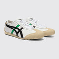 Onitsuka Tiger Mexico 66 White Cilantro Sneaker – Dreiviertelansicht des Paares von der anderen Seite